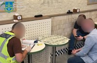​Працівник суду пропонував колегам за $5900 допомогти оновити військово-облікові дані в ТЦК