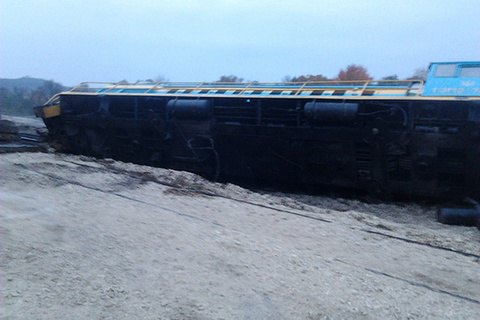 Пьяный машинист опрокинул грузовой поезд в Хмельницкой области 