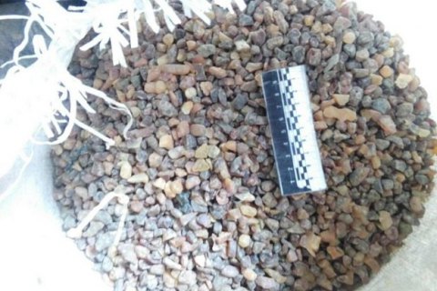 В Луцке полиция изъяла 400 кг незаконно добытого янтаря 