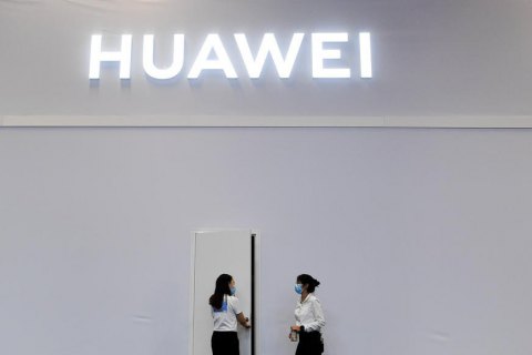 Huawei продав бренд Honor через санкції США