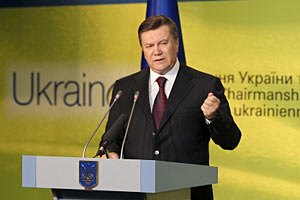 ​Янукович: в Украине должен работать честный суд