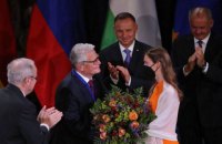 Экс-президент ФРГ Гаук получил премию имени святого Войцеха за вклад в сплочение Европы