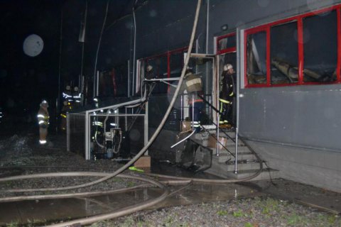 Спасатели потушили пожар на заводе "Биофарма" в Белой Церкви