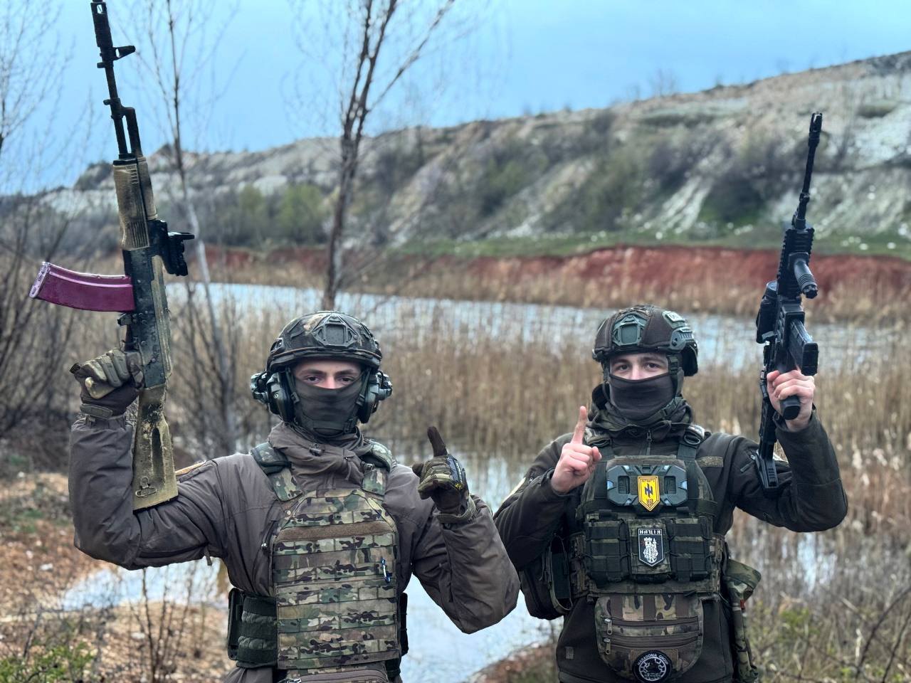 Олег (праворуч)