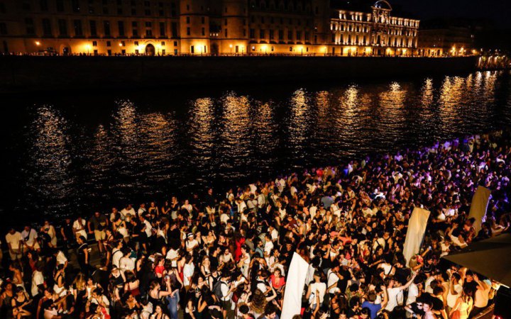 У Франції на фестивалі вуличної музики шприцами поранили 145 осіб. Затримали 12 осіб