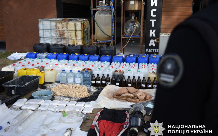 Нацполіція затримала по всій Україні 66 осіб у масштабній справі про виготовлення і збут наркотиків 