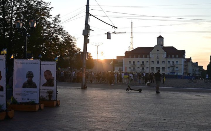 В українських містах люди вийшли на другий день протестів проти підпорядкування НАБУ і САП генпрокурору (оновлено)