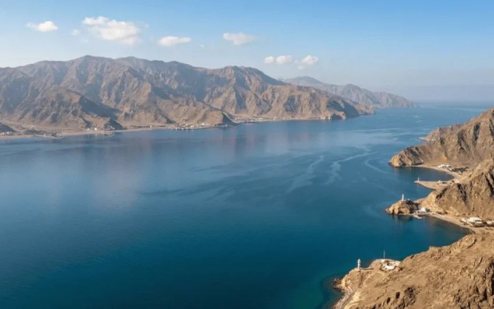 Два судна зі зрідженим газом пройшли Ормузьку протоку і прямують до Індії