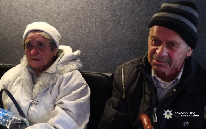 "Білі янголи" евакуювали подружжя, яке вийшло з фронтового Торського