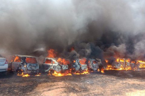 Около 300 автомобилей сгорели на парковке в Индии
