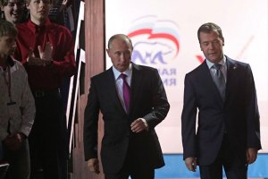 Вертольоти Путіна і Медведєва створюють у небі пробки