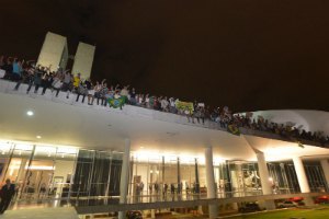 В Бразилии возобновились протесты против коррупции