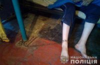 У Дніпропетровській області мати тримала на ланцюгу 36-річного сина заради його пенсії з інвалідності