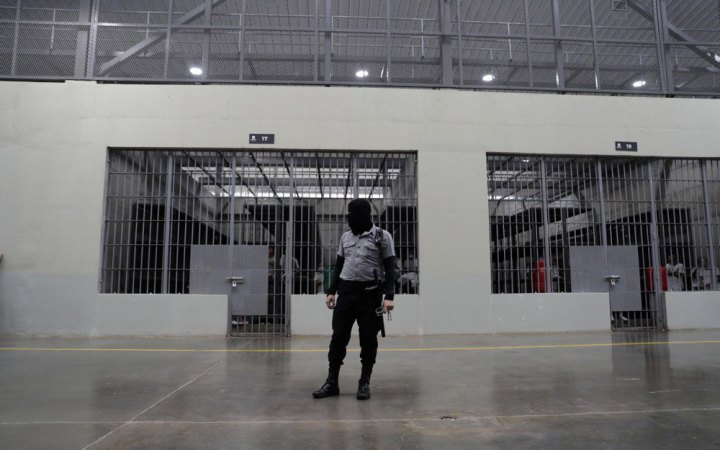 Верховний суд США наказав Трампу сприяти поверненню незаконно депортованого сальвадорця