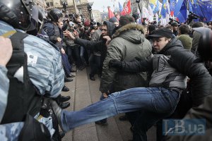 Возле Киевсовета протестующие травмировали 4-х милиционеров - МВД