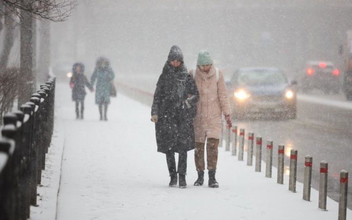 Мер Києва просить водіїв не виїжджати у місто на власних авто – можливий снігопад