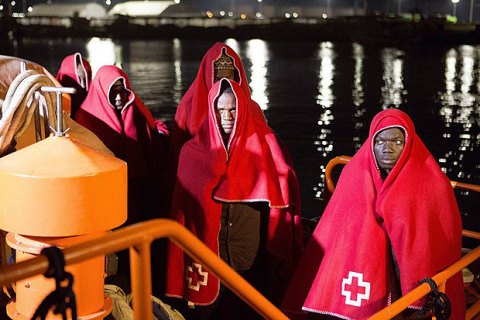 Понад 1200 біженців врятували біля берегів Іспанії за два дні