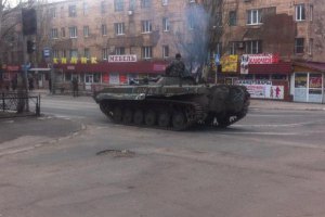 У Макіївці бойовики на танках намагалися штурмувати військову комендатуру