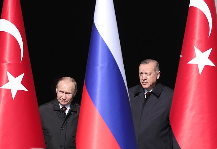 Владимир Путин и Реджеп Тайип Эрдоган в режиме видеоконференции дали старт строительству первого блока АЭС *Аккую*, Турция, 03
апреля 2018. 