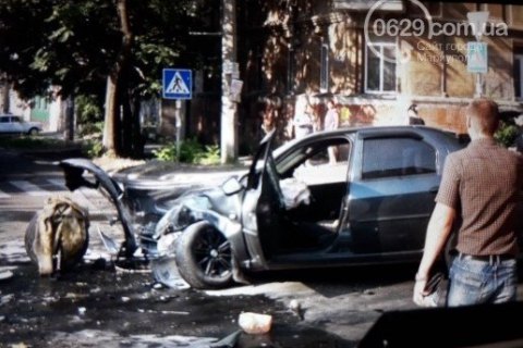 У ДТП з маршруткою в Маріуполі постраждали троє людей, один автомобіль згорів