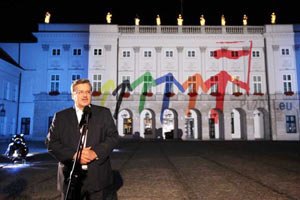 Президент Польши извинился перед Россией за нападение на посольство