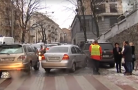 У Києві на Лютеранській автомобіль з мертвим водієм влаштував ДТП