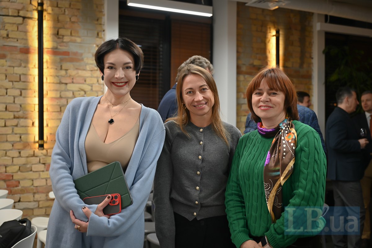 шеф-редакторка LB.ua Соня Кошкіна, Юлія Федосюк, CEO UAP, і Лариса Латипова, SOCAR Energy Ukraine( праворуч)