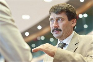 Президентові Угорщини не до Євро-2012