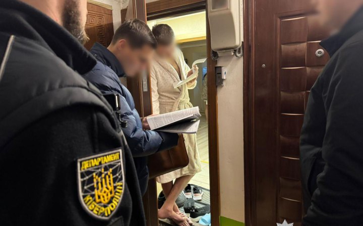 Трьох посадовців Держгеокадастру і ЦНАПу Кіровоградщини підозрюють в оборудках із землею