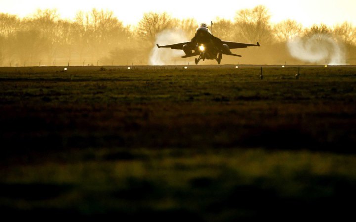 За два тижні до Румунії прибудуть літаки F-16 для навчання українських пілотів, – Рютте