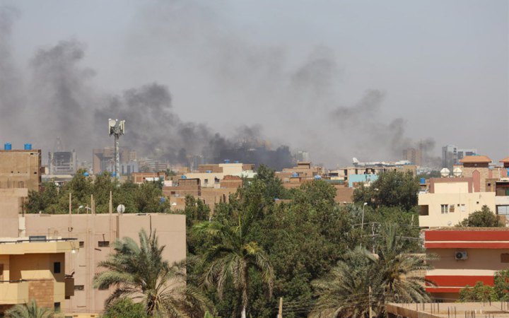 З Судану евакуювали британських дипломатів та їхні родини