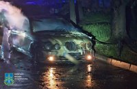У Києві затримали двох паліїв, які на замовлення знищили 4 автомобілі 