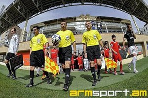 Армянские арбитры "погорели" на букмекерских ставках в матче Лиги Европы