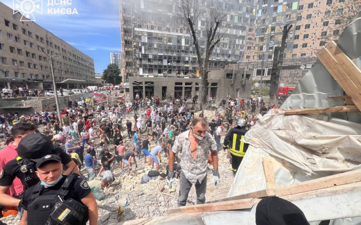 Головне за ніч та ранок понеділка, 8 липня: удар по Охматдиту, десятки загиблих і поранених внаслідок масованої ракетної атаки 