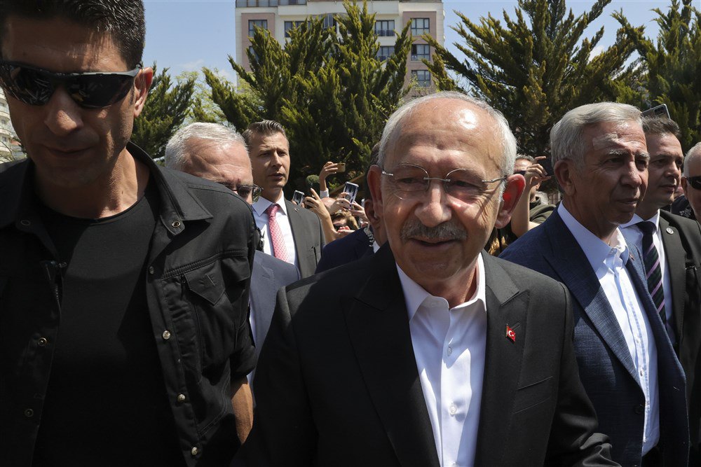 Кемаль Киличдароглу прямує до виборчої дільниці в Анкарі, 14 травня 2023 р.