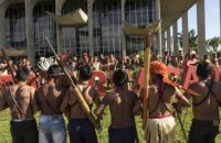 У Бразилії мирний протест корінних народів обернувся сутичками з поліцією