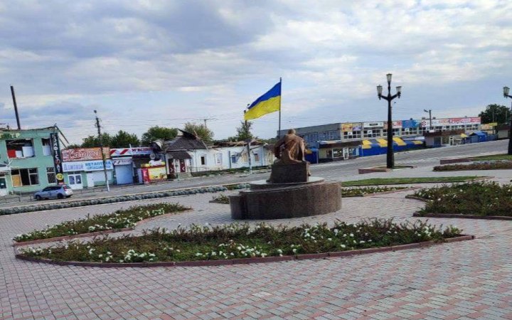 Українські захисники підняли прапор у звільненій Балаклії