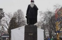 У Тернополі пам'ятник Пушкіну одягли в костюм Йоулупуккі, але потім зняли його через критику громадськості
