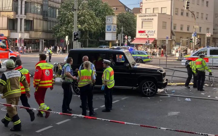 У Штуттгарті автомобіль в'їхав у натовп