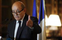 Франция подумает о передаче России "Мистралей" только после установления мира на Донбассе