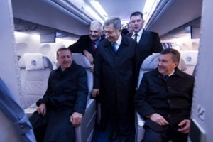 Янукович показал Эрдогану украинский самолет 