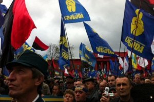 Річниця УПА вивела на вулиці тисячі націоналістів і десятки комуністів