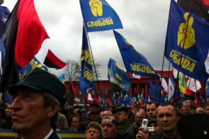 Сторонники Тимошенко и Тягнибока поссорились на Марше УПА