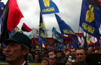 Сторонники Тимошенко и Тягнибока поссорились на Марше УПА