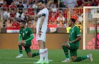 В матче Венгрия - Ирландия зрители освистали ирландских футболистов, которые встали на одно колено