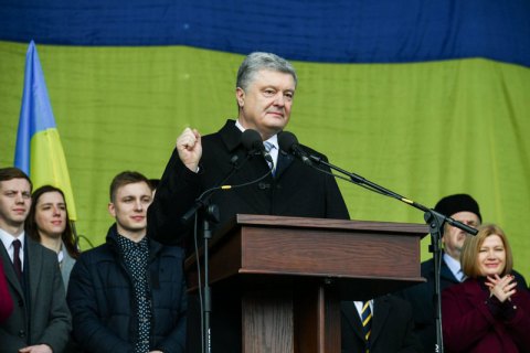 ​Порошенко: ворог здатний мімікрувати, для нього не проблема крикнути "Слава Україні"