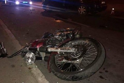 В Киеве пьяный водитель Subaru сбил мотоциклиста