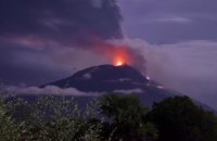 В Индонезии из-за вулкана Левотоло эвакуировали около трех тысяч человек