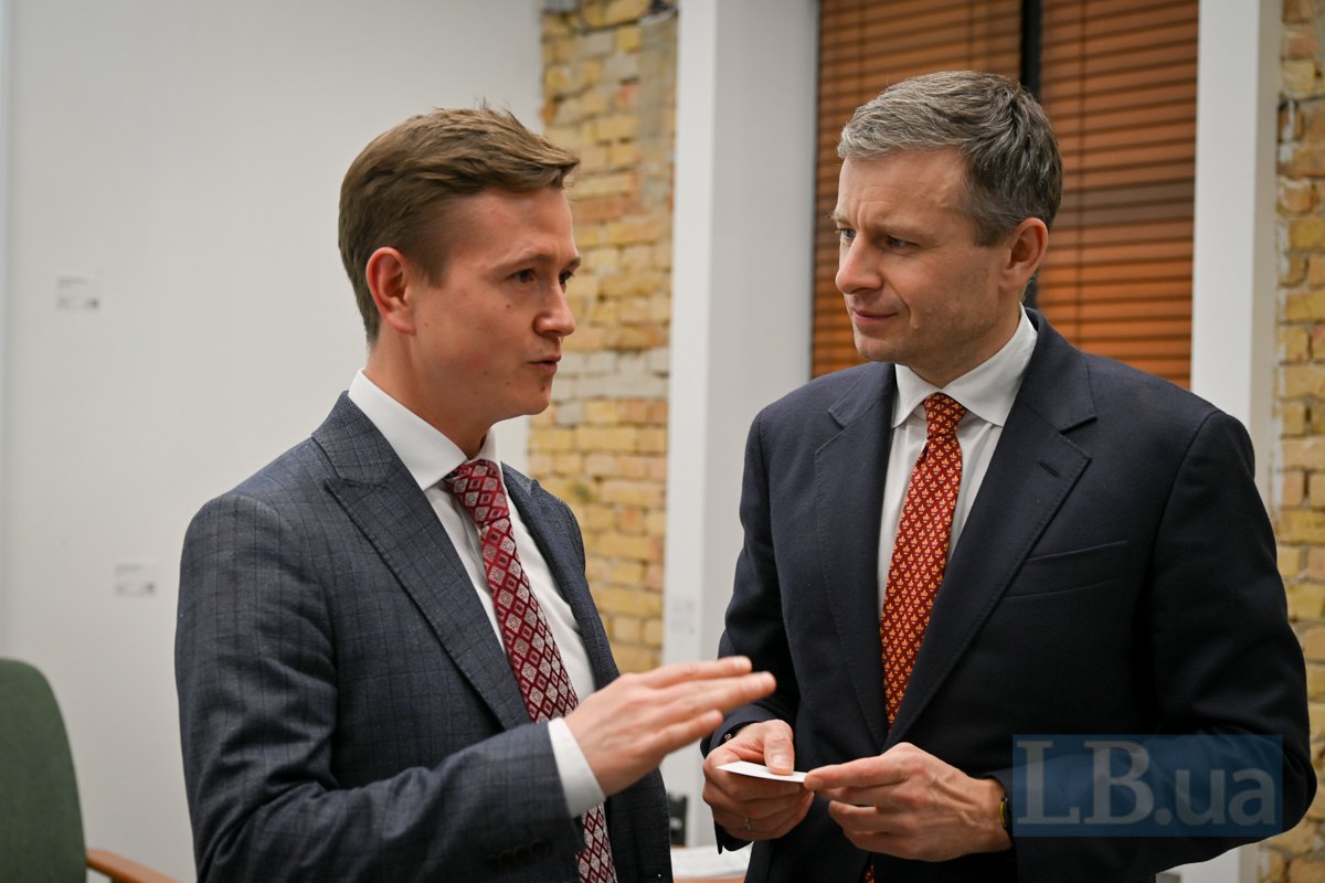 міністр фінансів Сергій Марченко і Артем Шаіпов, Керівник команди правничих та політичних консультацій Проєкту GIZ “Сприяння наближенню України до ЄС у сфері верховенства права» (ліворуч)