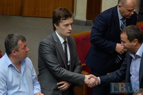 Сын Порошенко стал совладельцем отцовского банка